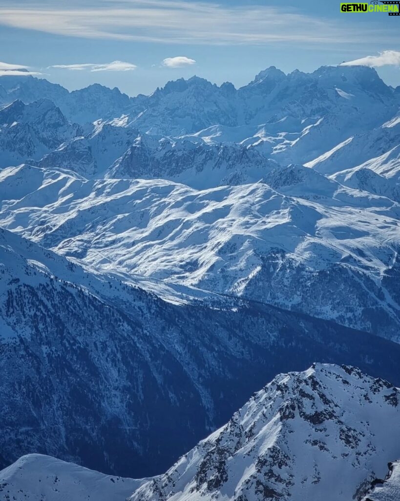 Tiago Bettencourt Instagram - Montes e vales e neve 🩶 Alpes