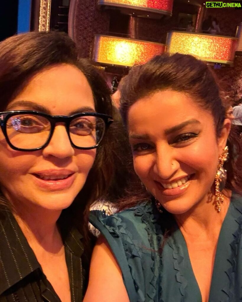Tisca Chopra Instagram - Voulez-vous? Beaucoup, oui !! You had to be there to feel the electric energy, the whole auditorium was on their feet, dancing and clapping @abba songs at the #MamaMia premiere (check stories for videos) I had seen #MamaMia on Broadway but it was another level of fun to watch it with the little Ms and her bestie And of course my dad .. who was seeing it for the first time ♥️ #NitaAmbani ma’am you gave us @nmacc.india and have brought such joie de vivre to the Mumbai cultural scene .. a giant thank you to you and your team!! Styled by @stylemuze 👗 @vidhiwadhwani_label 👜 @okhtein 👡 @gianvitorossi #mamamia #nmacc #music #abba #dancingqueen #art #culture #show #mumbai Nita Mukesh Ambani Cultural Centre