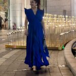 Tisca Chopra Instagram - Voulez-vous? Beaucoup, oui !! You had to be there to feel the electric energy, the whole auditorium was on their feet, dancing and clapping @abba songs at the #MamaMia premiere (check stories for videos) I had seen #MamaMia on Broadway but it was another level of fun to watch it with the little Ms and her bestie And of course my dad .. who was seeing it for the first time ♥️ #NitaAmbani ma’am you gave us @nmacc.india and have brought such joie de vivre to the Mumbai cultural scene .. a giant thank you to you and your team!! Styled by @stylemuze 👗 @vidhiwadhwani_label 👜 @okhtein 👡 @gianvitorossi #mamamia #nmacc #music #abba #dancingqueen #art #culture #show #mumbai Nita Mukesh Ambani Cultural Centre