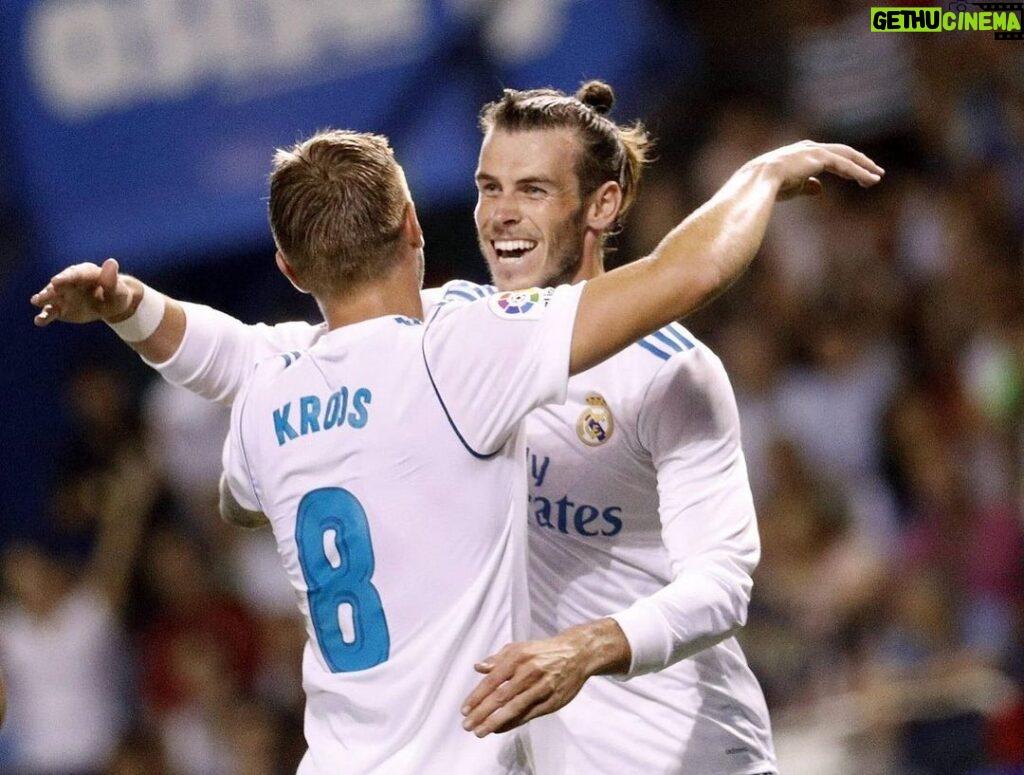 Toni Kroos Instagram - One of the best i've ever played with! Enjoy life @garethbale11