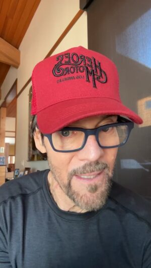 Tony Horton Instagram - How will you be in service to others before the end of the year?

A loved one, a total stranger, and someone you’ve had a falling out with. See if you can do all three.

You’ll be shocked and amazed by the outcome.

I look forward to hearing what happened when you tried it.

#In-service 
#Kindness #KindnessMatters 
#CaringForOthers 
#DoingTheRightThing