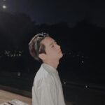 Tor Supakorn Wuttinansurasit Instagram - • วันสุดท้ายของปี 2023 • ปีนี้เป็นปีที่ครบรสชาติจริงๆ ไปสุดทุกทาง😭 ทั้งสิ่งที่มีปัญหาสร้างความทุกข์สุดๆและสิ่งที่สร้างความสุขสุดๆ ไปสุดจริงๆ สามารถบอกได้เลยว่า " ผ่านปีนี้ไปได้แล้ว ต่อ มึงโครตเก่งเลย 🫶🏻 " ขอบคุณทุกๆคนที่ซัพพอร์ตผมคนนี้เสมอ ไม่มีทุกคนผมคงไม่สามารถผ่านปัญหาต่างๆได้ ปีนี้เป็นปีที่ผมเปิดโลกความคิดมากๆเลย อยากโอบกอดทุกคนและตัวเองมากๆเลย แล้วตะโกนดังๆเลยว่า "ขอบคุณทุกคนนะครับ" นี่เป็นการพิมพ์คำว่า " ทุกคน " แล้วภาพของแต่ละคนลอยขึ้นมาเลยอ่ะ 🥹 รักและขอบคุณมากๆเลยนะครับ❤️ ขอโทษ ถ้าปีนี้ผมไปทำอะไรไม่ดีใส่ใครด้วยนะครับผมไม่ได้ตั้งใจแน่ๆ 🙏🏻 🦋 ปีนี้ผมมี องศาสูญ #AbsoluteZeroSeries เป็นของตัวเองแล้วนะ ขออวดหน่อย เย้ 🫶🏻🥹 🦋 ปีนี้ผมภูมิใจกันตัวเองเป็นแล้วนะครับ 🎉 2024 นายช่วยใจดีกับเราหน่อยนะ และก็ลาก่อน 2023 เราจะจำนายไม่ลืมเลย🫡 #torsupakorn #2023 #goodbye2023