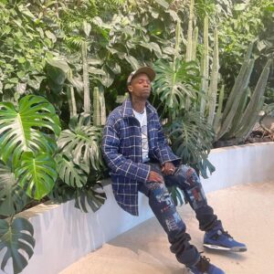 Travis Scott Instagram - In and out motion