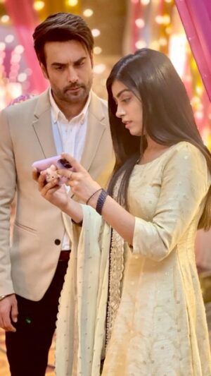 Twinkle Arora Instagram - Surprise... Surprise 😉!
Some BTS Glimpses Of #NehTaj 🤗

#viviandsena #nehtaj #udaariyaan