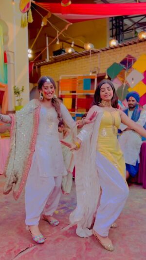 Twinkle Arora Instagram - Holi special ♥️
.
.

..
.
.
#dance #udaariyaan #twinklearora  #isha