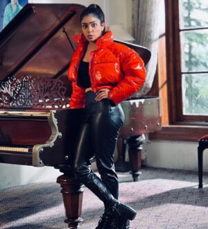 Twinkle Arora Instagram - Say whattt????
.
.
.
.
.
.
.
.#twinklearora #nehmat #red