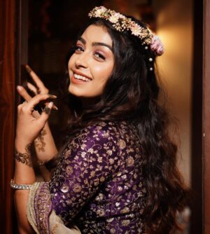 Twinkle Arora Instagram - Dreamy 💜 
Pic credit @akashdeep_16_50 
.
.
.
.
.
.
.
.
.
#Nehmat #udaariyaan #twinklearora #colorstv #pose #mehndi #smile