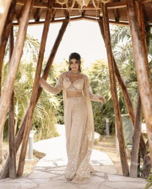 Twinkle Arora Instagram - Outfit: @kalighataindia 
Makeup: @makeupbyparneetgrewal 
Hair: @komalhairstylest 
Photography: @ronniephotography28 
Jewellery: @miranabymegha X @unigem.in 
Jewellery coordinated by: @yourstylistforever 
.
.
.
.

.
#twinkle