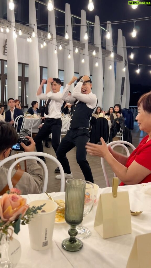 Tyler Ho Instagram - 🇹🇼Taiwan + Peru🇵🇪 🔥Tyler and Concor are dancing in the wedding of Concor 💃🕺 ————— the whole dance, in “ONLYBROS👅👑” subscribe to our VIP family ——- 🕺 @tyler_hohoho 🕺 @enriqueconcor 🎵Con calma #wedding #weddingdance #taiwan #boda #dance #peru