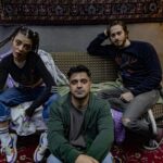 Ulvi Kahyaoğlu Instagram - Bugün “SIĞINAK” yolculuğu başlıyor. Dünya tiyatro günümüz kutlu olsun. Yazar: Martyna Majok Çevirmen: Hira Tekindor Yönetmen: İbrahim Çiçek Yönetmen Yardımcısı: Bengü Uzun Sahne - Kostüm Tasarım: Ceyda Balaban Işık Tasarım: İbrahim Çiçek, Ceyda Balaban Müzik ve Efekt: Ömer Sarıgedik Koreograf: Taner Güngör Işık Uygulama: Ali Tunç Sahne Amiri: Dmitri Boicov Fotoğraf ve Afiş: Ayşegül Karacan Uygulayıcı Yapımcı: Cenk Suyabatmaz Mekan Yönetimi: Şirin Sultan Saldamlı Video edit: Ülken Tokgöz Proje ekibi: Defne Burnaz, Sanem Adar, Faik Eriten, Özgür Daniel Foster, Melih Tuma Oyuncular: Selin Şekerci, Uğur Uzunel, Ulvi Kahyaoğlu