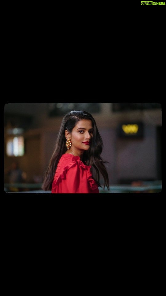 Ushasi Ray Instagram - #IndulgeKolkataTurns5: Young and vivacious actress Ushasi Ray (@ushasi) has set the screen on fire with her riveting performance in the much appreciated web series Chhotolok. With a few great lineups for 2024, our anniversary cover girl is all set to conquer the world with her acting chops! Pictires: @sarkardebarshi19 Hair and makeup: @abhijitpl2 Styling: @poulami.rgupta Outfits: @shopverb Jewellery: @adros_creations Location: @drunkenteddy Videography: @jo_ker_4742 Story by: @sharmighosal . . . #indulgexpress #indulgekolkata