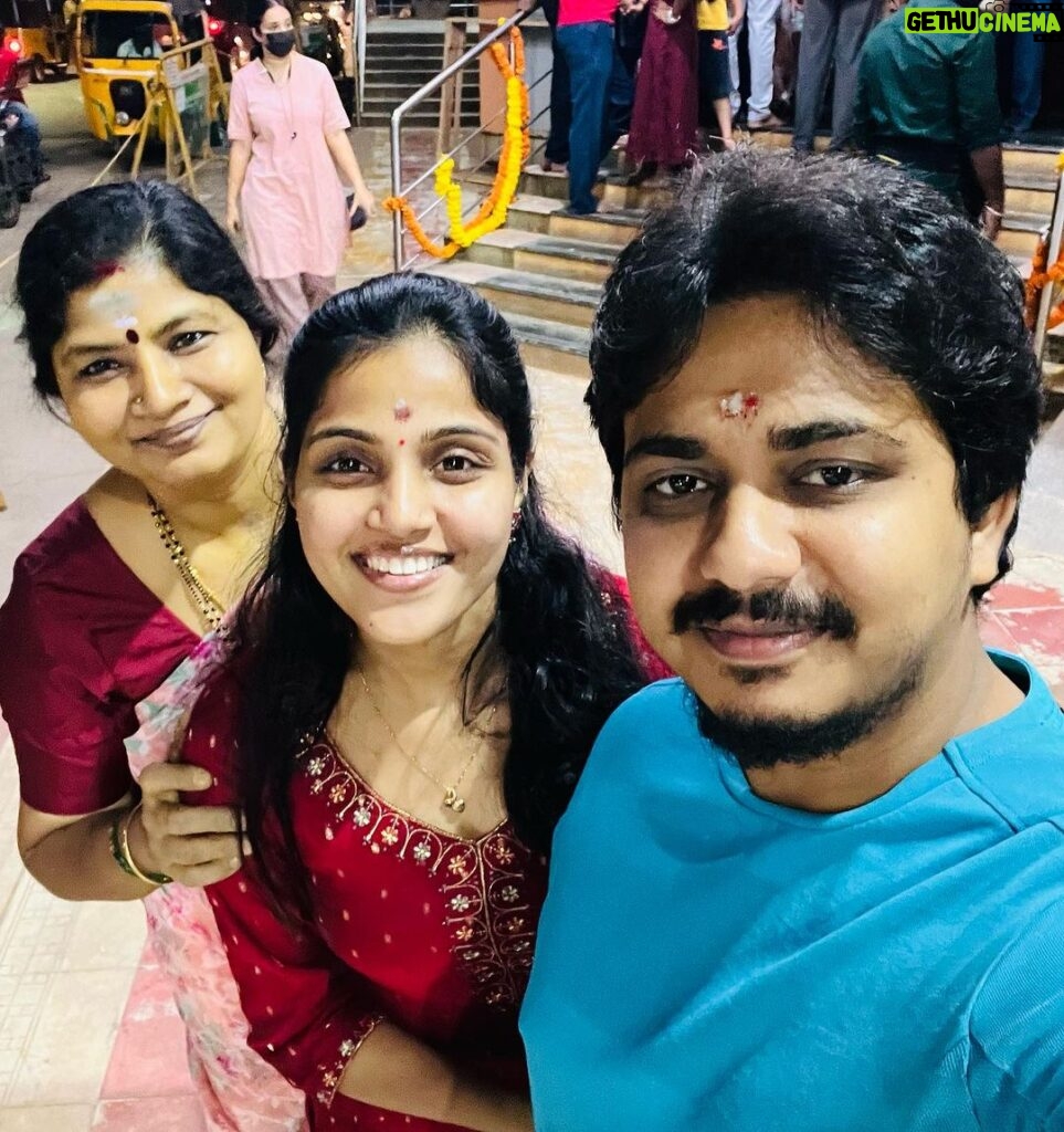 Vaishali Thaniga Instagram - First picture of 2k24 ❤️ Happy New Year 2K24 😍🥳 #temple #newyear #2k24 #bliss #instapost #newbeginnings #newhope #happynewyear ❤️ @sujatha_thaniga @sathya.dev Sai Baba Temple