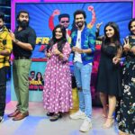Vaishu Sundar Instagram - Ponni Serial Team 😂😂😍😍 @mediamasons Proudly presents “Frienda Pola Yaaru Macha” - Fun Game Show 💥 @actorsabari @vaishusundarofficial @actorthoufiq_official @anuanand_official @adavadi_ansar Costume : @styl_chennai #mediamasons #fpym #ponni #ponniserial #anuanand #adavadiansar #vijaytvserial #vijaytv