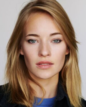 Valerie Huber Instagram - So happy to be represented by @lastrada.doells from now on 🤍 and about my new headshots by incredible @valeria.mitelman.photo @visualmarket.de 🤍