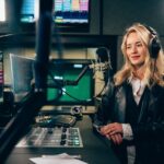Valerie Huber Instagram - Playing my favorite tunes and telling some stories at @oe3hitradio 🎶 Danke für die Aufnahme und die Fotos @martin.krachler @tina.ritschl ☺️ Hitradio Ö3