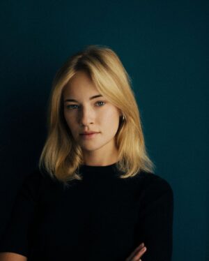 Valerie Huber Instagram - bare with @philine_hofmann 📸