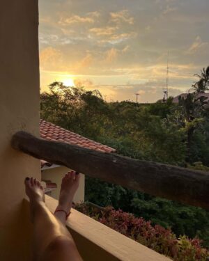 Valerie Huber Instagram - Couldn’t put into words what the last two months living and working in Galapagos felt like ☀️