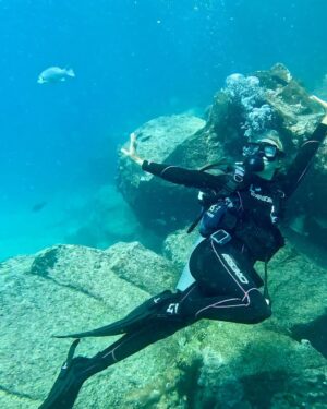 Valerie Huber Instagram - Couldn’t put into words what the last two months living and working in Galapagos felt like ☀️