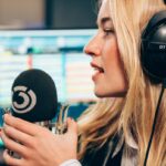 Valerie Huber Instagram - Playing my favorite tunes and telling some stories at @oe3hitradio 🎶 Danke für die Aufnahme und die Fotos @martin.krachler @tina.ritschl ☺️ Hitradio Ö3