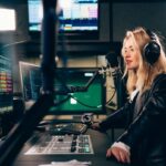 Valerie Huber Instagram - Playing my favorite tunes and telling some stories at @oe3hitradio 🎶 Danke für die Aufnahme und die Fotos @martin.krachler @tina.ritschl ☺️ Hitradio Ö3