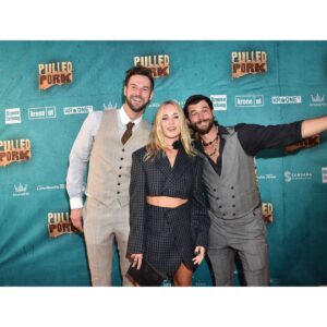 Valerie Huber Instagram - What a beautiful Premiere we had for @pulledpork_derfilm 🥳 thank you @samsarafilm @constantinfilm_oesterreich @sandimasschmied @loredana.rehekampff @chr.langhammer @isabelzrost @milleniumcityofficial @lastrada.doells & @schmiednicole for bringing this awesome cast together 🙏 shoutout to the best crew ever! 
Styling by the amazing @jpheg 💥
Outfit: @nearon.studio 
Shows: @humanicshoes 
Jewelry: @musselsandmuscles 
Picture Credit: @andreastischler @constantinfilm_oesterreich BrauerPhotos