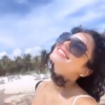 Vanessa Hudgens Instagram - Happy summer ☀️