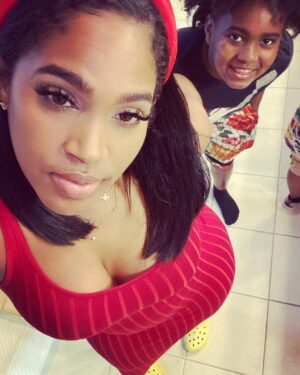 Vanity Alpough Instagram - Oh Hey Independence Day♥️
#PhotoCred @kenxtonperkins 
#Mama
#BoyWhatTheHellYouWant
#SnappingPicturesOfMeInTheGroceryStore🙄
#MyBoysLoveMe