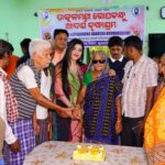 Varsha Priyadarshini Instagram - My Father was my best friend and greatest role model. He was an amazing father, guide, mentor and life coach. Papa even after all these years of your passing, your memories always guide me in the right path. Today, it was a very emotional moment for me to visit the Utkalmani Gopabandhu Old Age Home in Pandra of Bhubaneswar and give homage to my father with the inmates. I miss you PAPA
