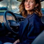 Vera Kolodzig Instagram - Já foi há um ano que comecei esta relação de amor. Foi um ano de grandes aventuras, partilhas com amigos, momentos em família e viagens inesquecíveis. Foram quilómetros de conforto e segurança, de poupança e de estilo claro. 😎 Tenho muito orgulho em representar a @kia_portugal , que está a dar passos firmes para alcançar uma mobilidade cada vez mais sustentável. O que vivemos juntos já ninguém nos tira! . . . #kia #movementthatinspires #coolestcar #kiaportugal #parceria