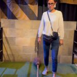Vera Kolodzig Instagram - Quando viajas sozinha com uma criança de 8 anos e o tripé se parte no primeiro dia, as fotos e vídeos possíveis são de baixo para cima 🤣 . . . #travelwithkids #london #londres #instatravel #warnerbrosstudiotour