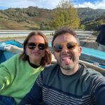 Vera Kolodzig Instagram - Alegria no trabalho com o @joaopaulorodrigues.oficial 😎 . . . #alegrianotrabalho #joaopaulorodrigues #douro #portugal #missao100portugues #instatravel Peso Da Régua - Douro