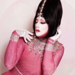 Vermelha Noir Instagram - 💖XS 💖 "And the price we paid is unbelievable And I'm taking in as much as I can hold..." Look inspired by the song XS by @rinasonline . 📸/#edit @photolears #makeup & #styling/ me #xtraedit @maneoseafufus 💅🏻 @jewelry___nails Necklace @ghelguera Asistencia: @hugoavaloss/@ecco.iso . 💄 PRODUCTOS 💄 ⚪Base : Corrector Blanco de Verónica 👄 Labial rosa @wetnwildbeauty 👁️ Ojos: Sombras de @bissucosmeticsmx 🔴⚫Delineadores Rosa @bodypaintbykj Negro Italia Cosméticos ⬜ Contour: @jeffreystarcosmetics . #dragqueen #drag #queen #dragméxico #dragartist #dragmakeup #dragqueenmexicana #dragqueenmexico #dragqueenofinstagram #mexicandrag #mexicandragqueen #eyemakeup #eyeshadow #eyemakeupideas #secondhandfashion #modasegundamano #pink #xs #rina #rinasawayama #lavieenrose #rosa #rose Monterrey, Nuevo Leon, Mexico