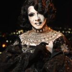 Vermelha Noir Instagram - 💃🏻 "¡Que no salga la luna, que no tiene pa' que!..." 💃🏻 Una noche de Halloween de 2022 muy increíble 🎃 Sin edición con el trabajo increíble de @miguel.arteyfotografia 🖤 . Fotografía y dirección C @miguel.arteyfotografia Producción @houseblackandwhite Vestuario: @evu.mx / @yosoyhasen Peinado: @uzotsuki / @midori_meeks Cruz del choker: @ghelguera Makeup & styling: Vermelha Noir Peineta: vermelha . 💄 PRODUCTOS 💄 ⚪Base : Corrector Blanco de Verónica 👁️ Ojos y contour : @jeffreestarcosmetics ⚫Delineador y cejas @guerlain 🖤 Labios @wetnwildbeauty ⬛ Enmarcado @bodypaintbykj . #fashion #drag #gay#art #makeup #lgbt #photograph #instagay #dragqueen #rpdr #rupauldragsrace #instadrag #dragrace#lgbtq #queen # #dragmakeup #instagay ##dragqueyensoyfinstagram #gayboy #dragqueenmakeup #fashion #fashiondesigner #makeupartist #style #art #localqueen #dragartist #españa #peineta Querétaro Centro, Santiago de Querétaro