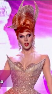 Vespi Instagram - Petit look discret et confortable pour la finale de @dragrace_france ✨ Full look wig and dress by my amazing friend @anethablack 🤌🏻✨ Wait until the end 🤭 —— #dragrace #dragracefrance #rupaulsdragrace #teamvespi #teamvespiche #vespi #drag #dragqueen #rpdr Paris, France