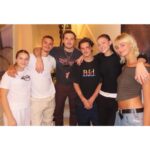 Victoria Beckham Instagram - Night in with the kids!!! We miss u @DavidBeckham… @CruzBeckham @BrooklynPeltzBeckham @RomeoBeckham #HarperSeven @NicolaannePeltzBeckham @MimiMoocher xx