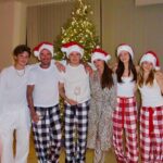 Victoria Beckham Instagram - Santa came early in Miami!!! 🎄x I love u all so much xxxx @davidbeckham @brooklynpeltzbeckham @cruzbeckham @nicolaannepeltzbeckham #harperseven we miss u @romeobeckham xx