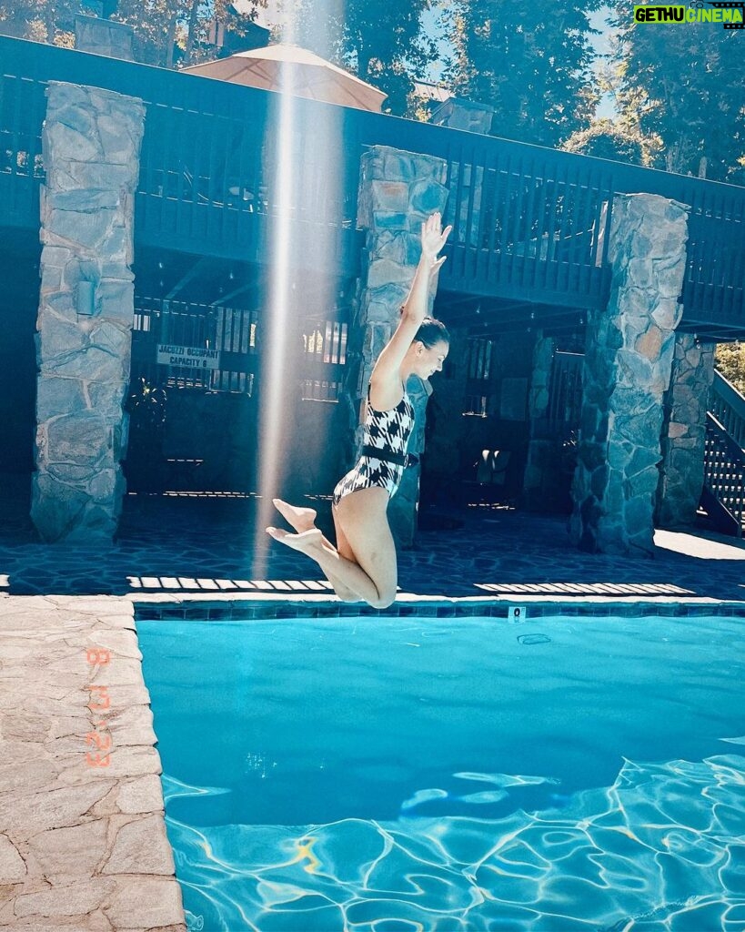 Victoria Justice Instagram - bye bye summer 👋🏼 I miss u already 🥹 P.S. shout out to the bruise on my leg! Maybe this fall I’ll bump into things less. (doubt it though)