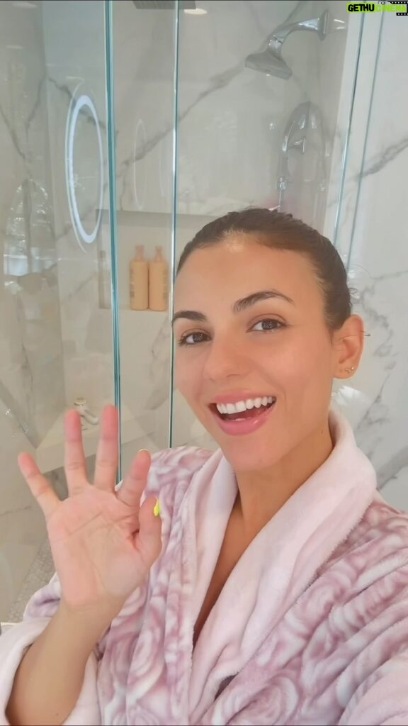 Victoria Justice Instagram - My favorite love triangle = @hempzofficial body scrub, body wash & body lotion. A match made in heaven! My skin has never felt so smooth & smelled SO good. Stocking up on some more right now @ultabeauty 🥰 (link in bio) 🧴 #hempzpartner #hempz #ulta #ultabeauty #everythingshower