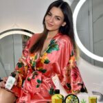Victoria Justice Instagram - Waking up to @hempzofficial under the tree?! The perfect gifts for family and friends but don’t forget to add them to your own wishlist 😉 Share this with someone you’d want to open your Hempz gifts with this holiday season! Shop them @ultabeauty and my link in bio 🥰 #hempz #hempzpartner