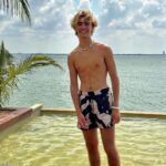 Vincent Michael Webb Instagram - Photoshoot with @dreykenlawes 📸 #cancunphotographer @laww3z * #cancunlife #mexicophotographer #teenmodel #modelo #teenactor #pullandbearcommunity #cancún #vincentcancun #vincentwebb Cancún México