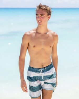 Vincent Michael Webb Instagram - Beaching ~ if it’s a thing ~ I do it!

@holaproductions_ 📸 

Preview of my photo drop on Brand Army! Link in BIO 👆 

#cancunphotographer #minnesotaphotographer #miamiphotographer #cancunbeach #cancun #beachphotography #teenboy #teenfitness #teenmodel #teenactor #brandarmy #16yearsold #beachboy #beachbody #beachlife #vincentwebb #vincentcancun

@vincentwebb.official