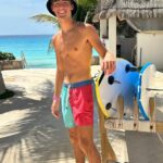 Vincent Michael Webb Instagram - Surf lessons 🏄‍♂️ @goodvibessurfschoolcancun 🏄‍♂️ Follow my other account @vincentwebb.official !! 🌊 #surfcancun #surflessons #cancunlife #beachboy #vincentcancun Cancún México