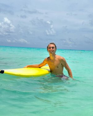 Vincent Michael Webb Instagram - Surf lessons 🏄‍♂️ @goodvibessurfschoolcancun 
🏄‍♂️ 
Follow my other account @vincentwebb.official !!
🌊 
#surfcancun #surflessons #cancunlife #beachboy #vincentcancun