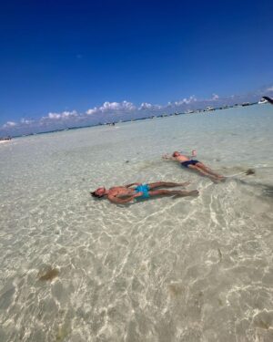 Vincent Michael Webb Instagram - A day on isla Mujeres with friends🏝️ 
#islandvibes #islamujeres #cancunlife #beachboy #teenactor #vivalavida #playanorte #vincentcancun
