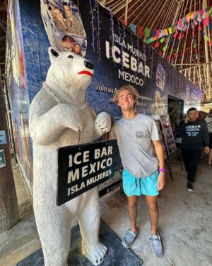 Vincent Michael Webb Instagram - A day on isla Mujeres with friends🏝️ 
#islandvibes #islamujeres #cancunlife #beachboy #teenactor #vivalavida #playanorte #vincentcancun