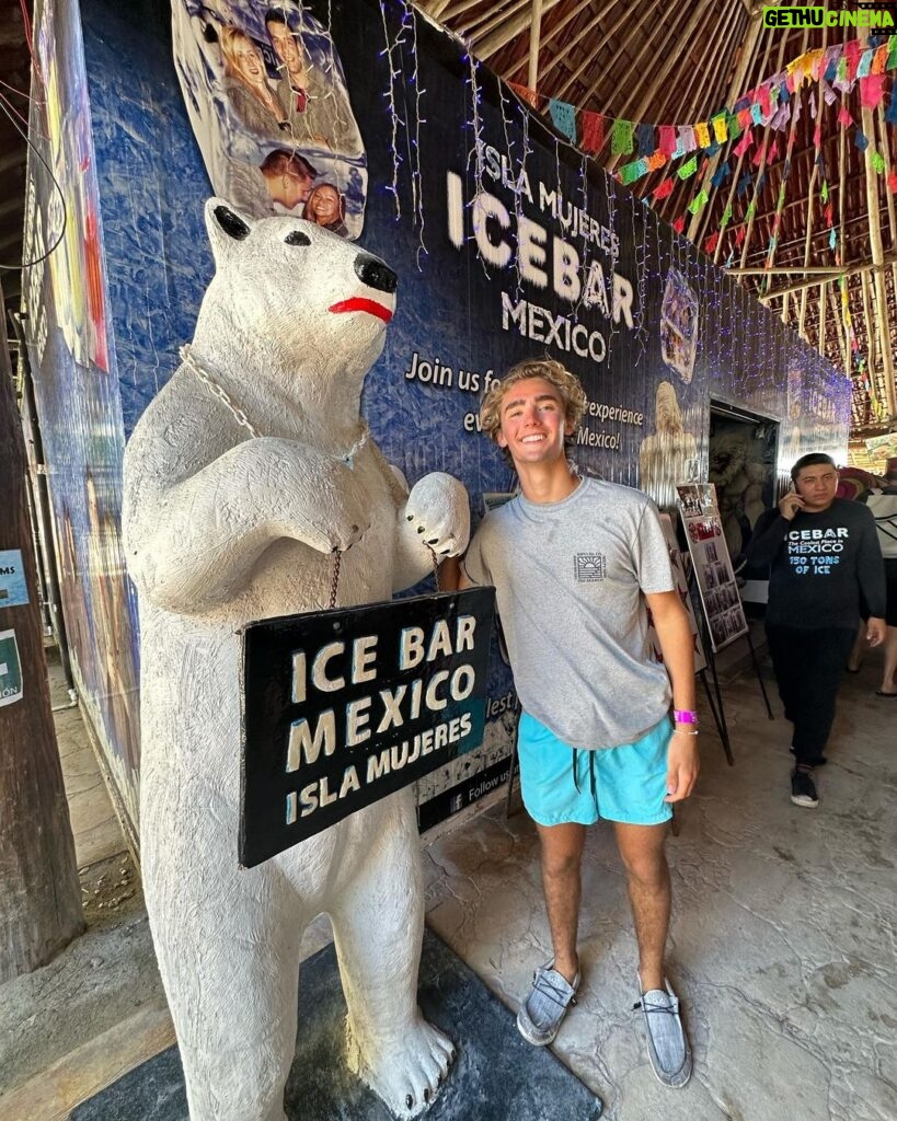 Vincent Michael Webb Instagram - A day on isla Mujeres with friends🏝️ #islandvibes #islamujeres #cancunlife #beachboy #teenactor #vivalavida #playanorte #vincentcancun Isla Mujeres Cancun