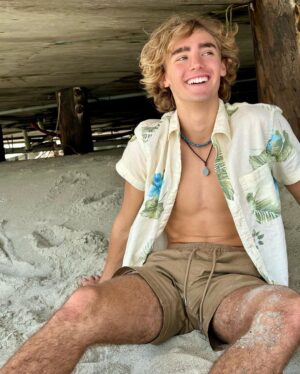 Vincent Michael Webb Instagram - 😀 
Always happy at the beach!
🏝️ 🌊 ☀️ 
check out my Brand army link in bio 👆 
Just dropped a bunch of photos and videos from my photo shoot!
*
#americaneagle #ae #teenfashion #myrtlebeach #teenmodel #blondemodel #beachboy #teenactor #vincentcancun