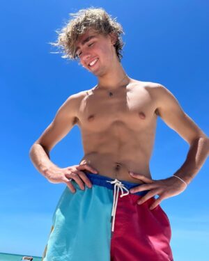 Vincent Michael Webb Instagram - 16!
Thank you for all the birthday wishes !
#16 #16años #16yearsold #blondeboy #teenmodel #vincentcancun #floridalife #americaneagle