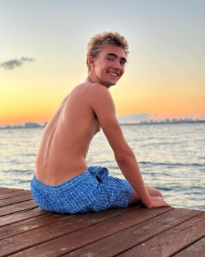 Vincent Michael Webb Instagram - Waiting for the sun to set over the lagoon in Cancun …
@vincentwebb.official 

#sunsetlover #cancunlife #cancunmexico #teenactor #goldenhour #docklife #vivalavida #vincentwebb #vincentcancun