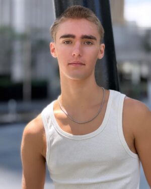 Vincent Michael Webb Instagram - @vincentcancunofficial 
💇‍♂️ #newlook #crewcut 
#teenactor #teenmodel #vincentwebb #vincentcancun